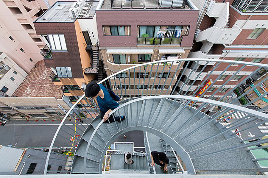 Merdivenlerin dikkat çeken tasarımları, dikey sirkülasyonu daha eğlenceli bir hale getiriyor. 