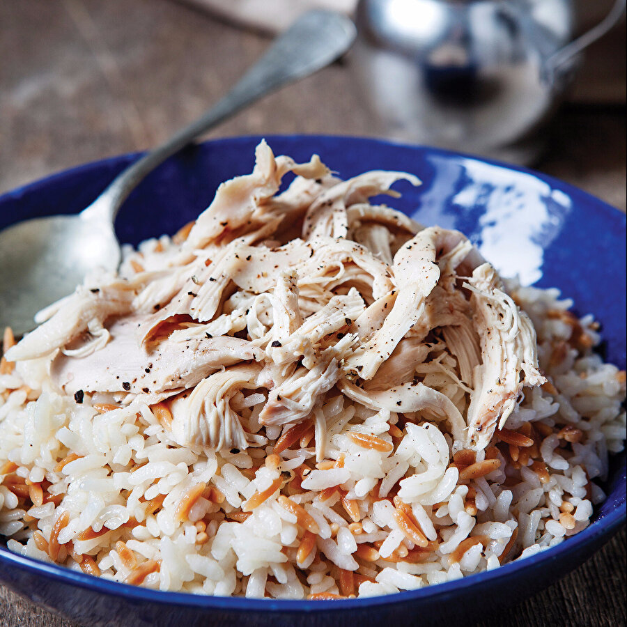 Tavuklu Arpa Şehriyeli Pirinç Pilavı tarifi