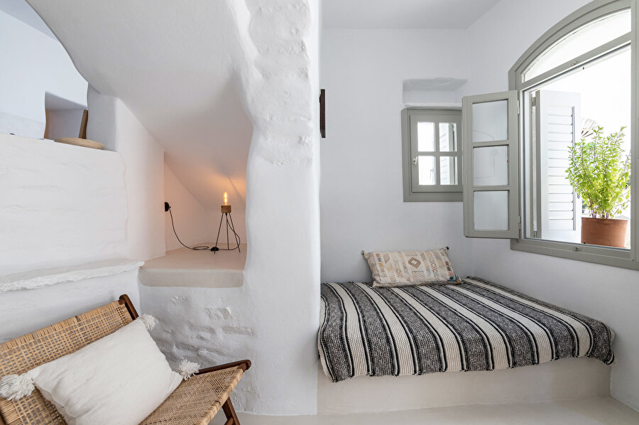 Mimarların ana hedefi; tüm yaşam alanlarına bol miktarda Ege güneşini ulaştırmak oluyor.