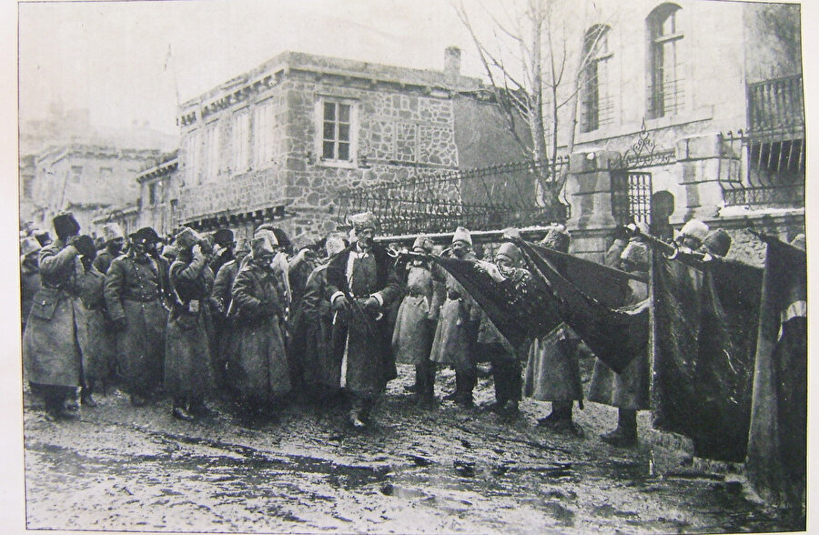 1918’de Türk ordusu Erzurum’dan yürüyüşe geçip 25 Mart’ta Oltu’ya girdiğinde komite kendini feshedip ilçe yönetimini orduya tevdi etti. 