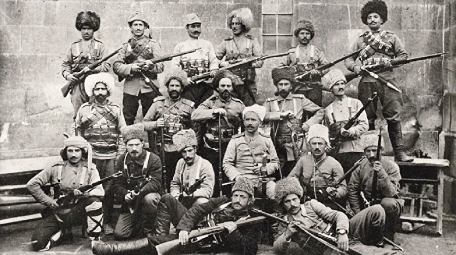 Bu sene ABD başkanın böyle bir ifade kullanması ihtimal dahilindedir. Çünkü Ermenistan Rusya’nın sahnelediği bir oyunla, bölgede ABD’nin kullanışlı bir cihazı olma niteliğini kaybetmiştir. Ermeniler Azerbaycan’a karşı ağır bir mağlubiyete uğramıştır. ABD bu süre içinde hiçbir şekilde Ermenistan’ı içine düştüğü durumdan kurtarmak için bir şey yapmamıştır. Şimdi hem Türkiye’yi daha fazla kıskaca almak için, hem de tamamen Rusya’nın kucağına düşmüş Ermenistan’a güçlü bir mesaj vermek için ABD başkanının “Ermeni katliamı günü”nü tanıması beklenebilir!