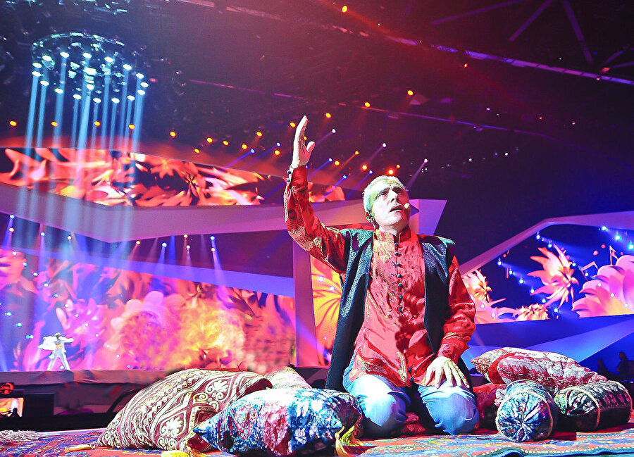 En güzel müziğin bile içinde ‘millet’ kavramı erir gider, geriye ‘maneviyat’ kalır. Bir de Allah.