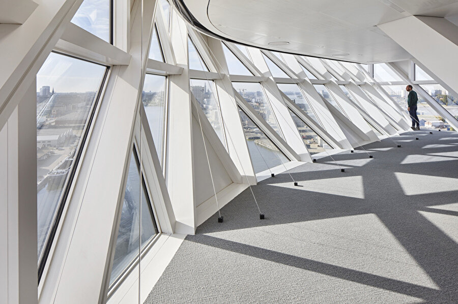 Zaha Hadid ofis ve çalışma alanlarını, yeni yapının plan kurgusunu daha esnek tutarak tasarlıyor.