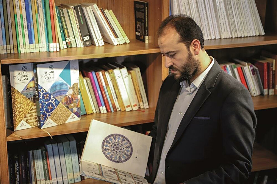 Bugün bizim kaybettiğimiz hafıza, karşı karşıya bulunduğumuz yeni durumu “anlamamızı” sağlayacak gramerin kendisidir.