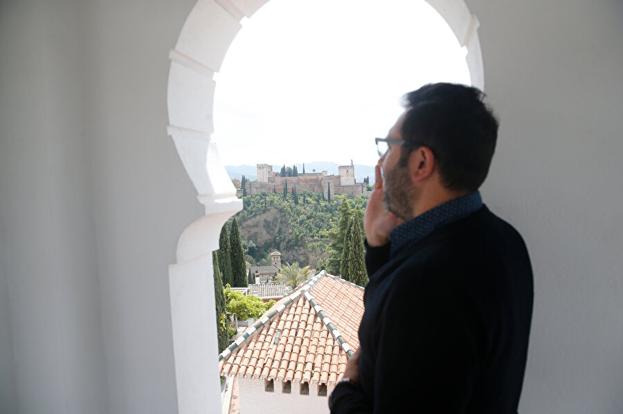 Tüm İspanya'da ezanı, minareden yüksek sesle okuyabilen tek cami.