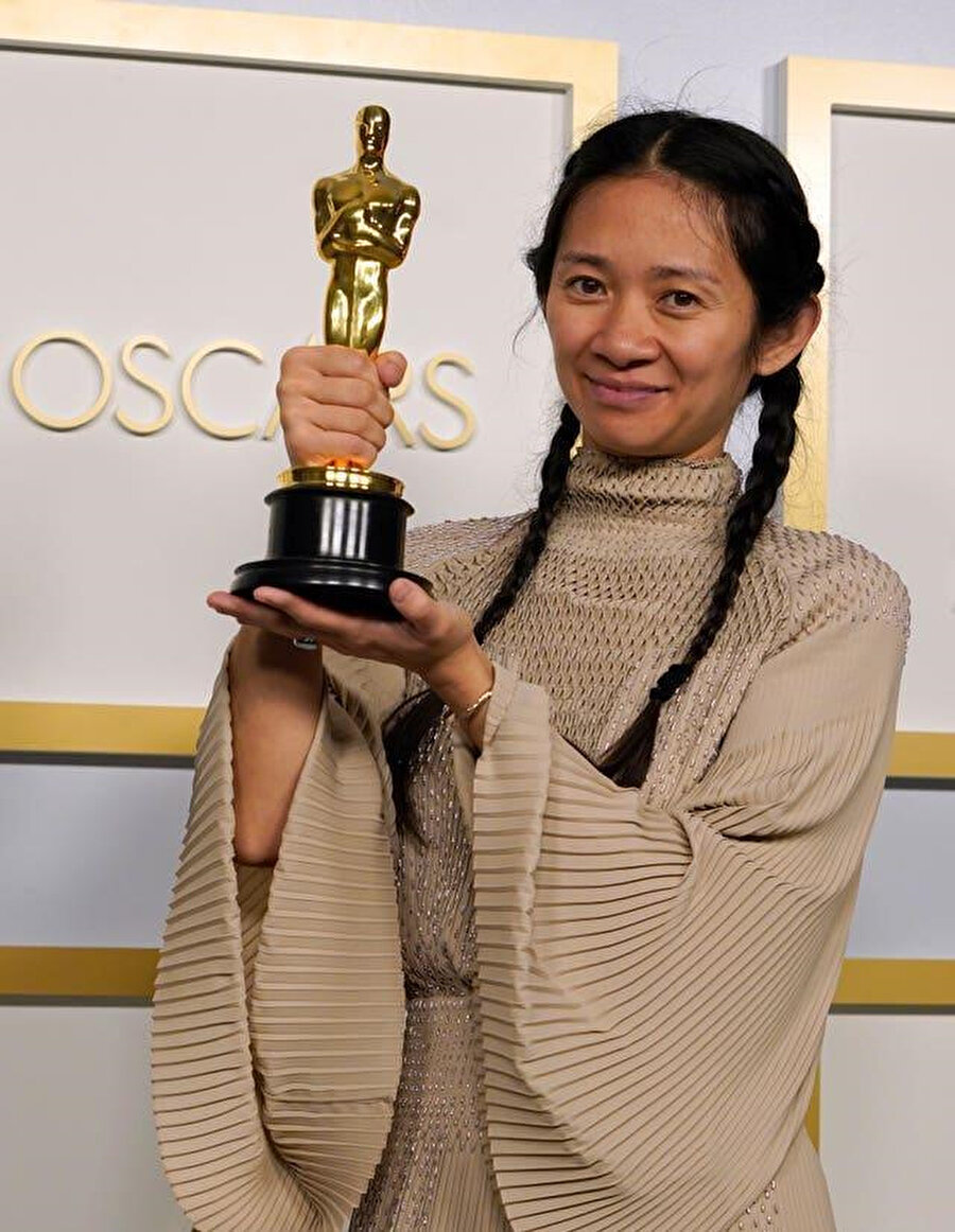 Chloé Zhao.