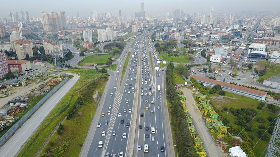Tam kapanma öncesi İstanbul'da trafik yoğunluğu