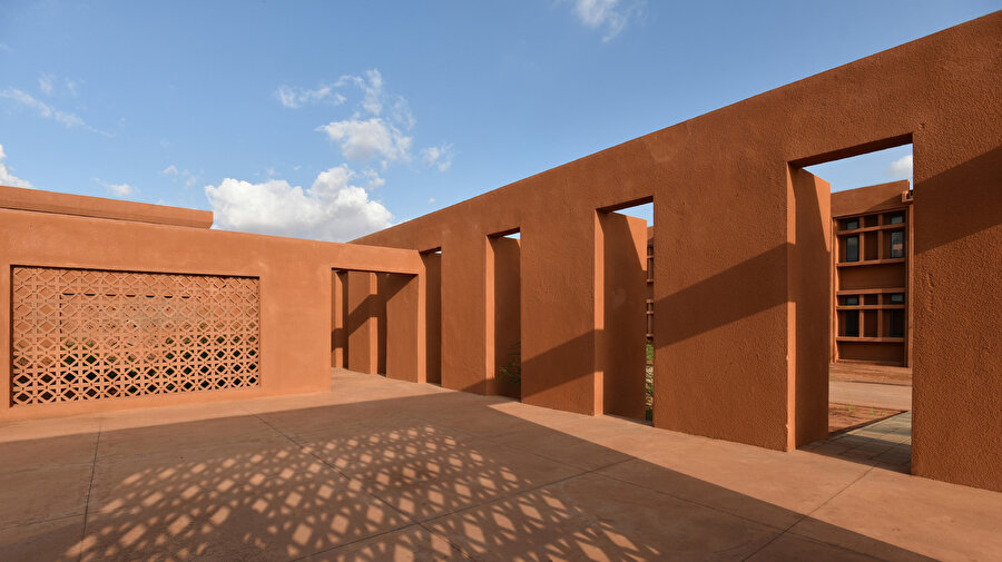 Proje, sadece binanın bulunduğu bölge değil, yerel ekonomi ve sosyal yaşam da dikkate alınarak tasarlanıyor.