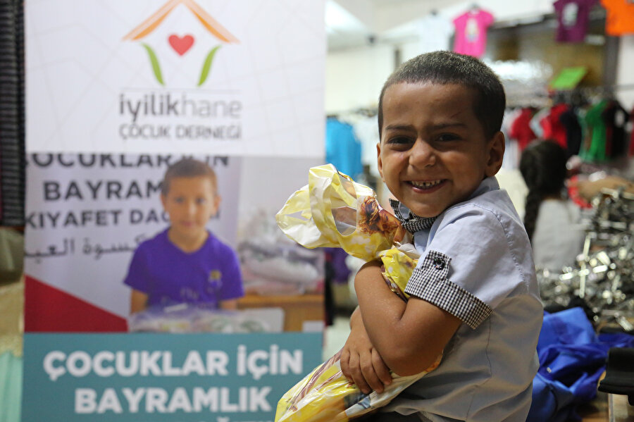 İyilikhane Çocuk Derneği, yardımlarla çocukların tebessümüne vesile veriyor