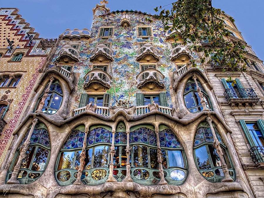 Casa Batllo’nun ön cephesi.