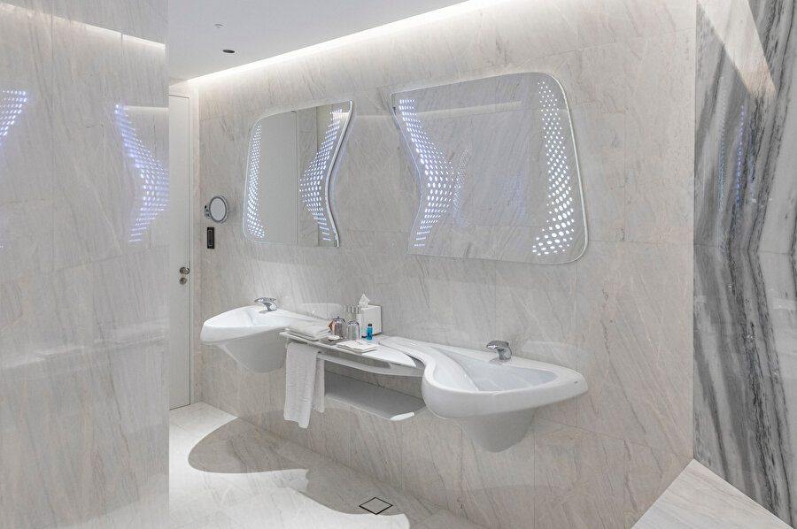 Oluşturulan "Vitae" banyo koleksiyonu ile otelin iç mekanlarında da yalın mimari dil sürdürülüyor.