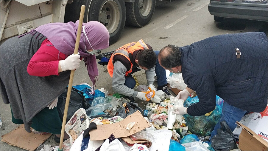 Yanlışlıkla çöpe atıldı: Didik didik aradılar