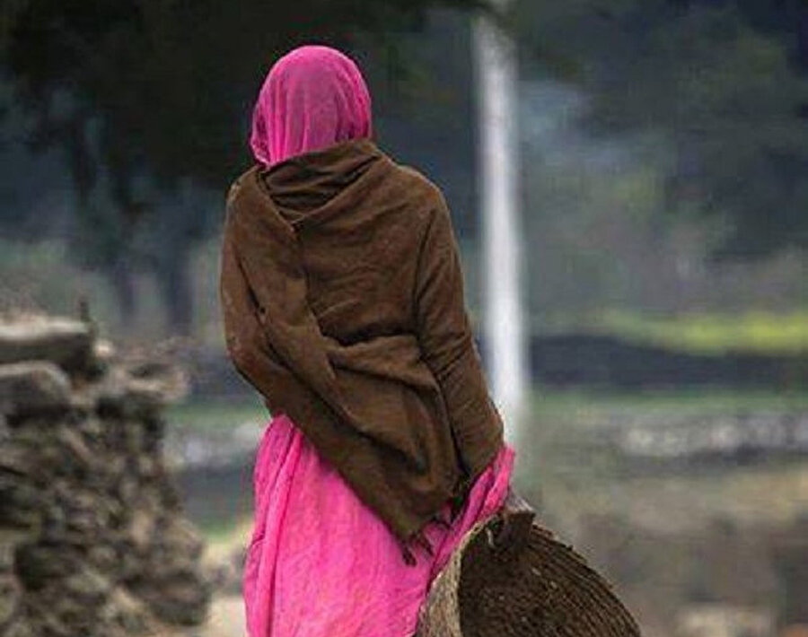 İnsanın seçimi olmayan cinsiyetinin onu tanımlamada belirleyici amil değil, açıklayıcı amil olduğu hatırdan çıkarılmamalıdır.