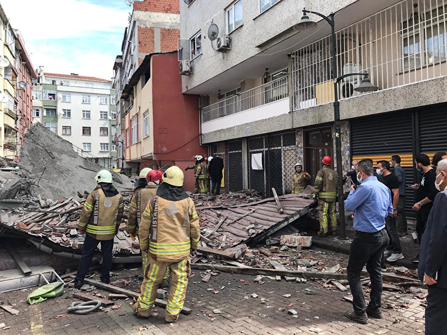 Zeytinburnu'nda çöken bina