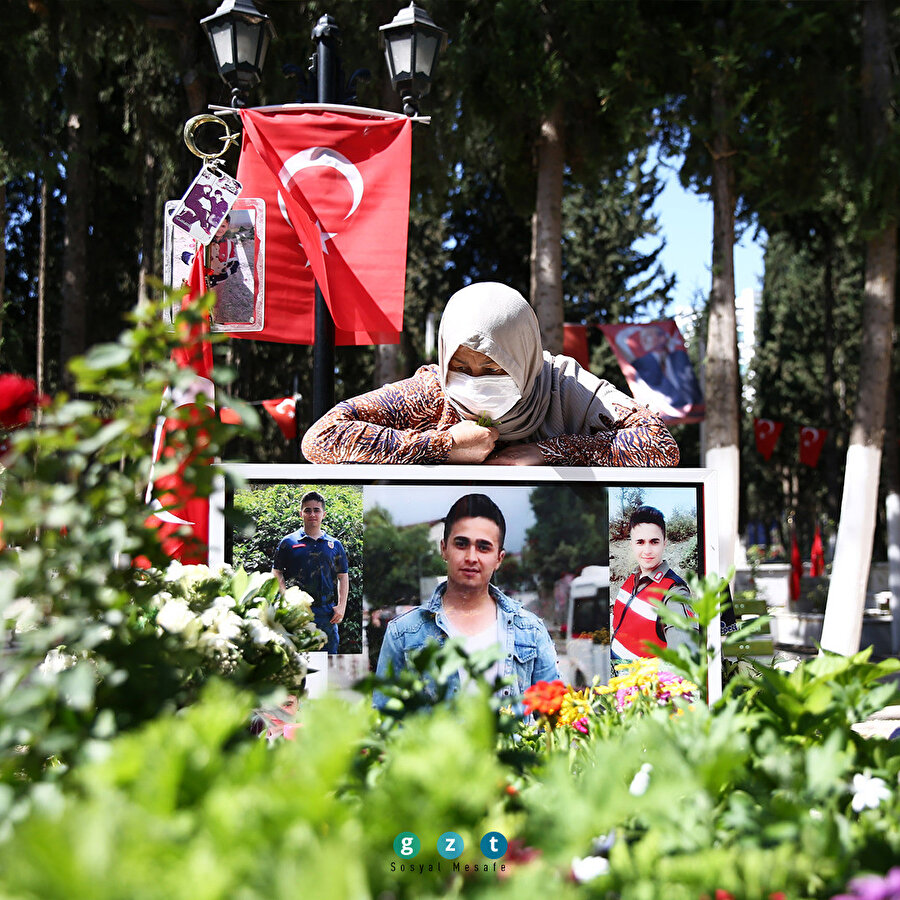 Arife günü şehitliklerde hüzün hakim