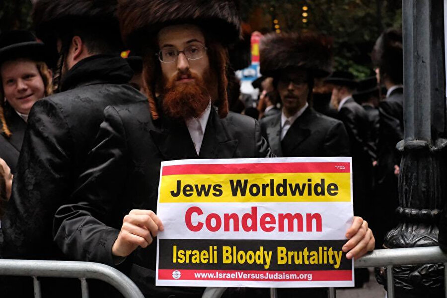İsrail'in Gazze'ye yönelik saldırıları bazı ABD'li Yahudiler tarafından protesto ediliyor. 