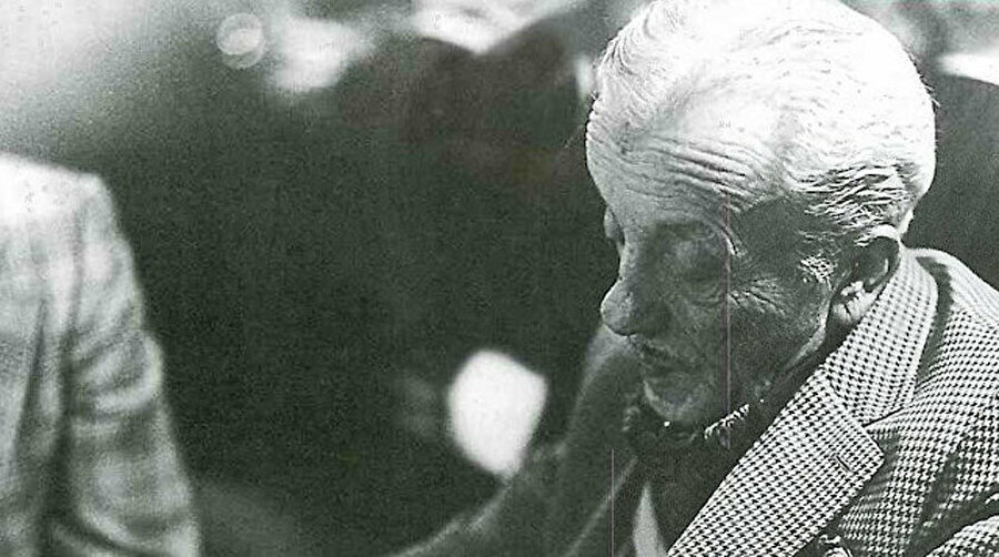 Necip Fazıl Kısakürek, Türk şair, romancı, oyun yazarı ve İslamcı ideolog.