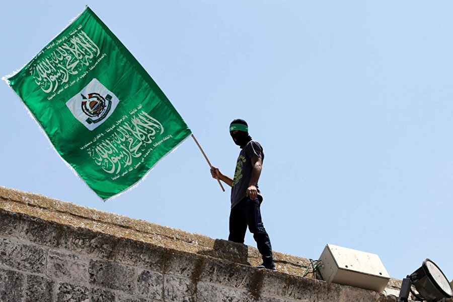 Hamas Siyasi Büro Üyesi İzzet er-Raşak, İsrail televizyonlarının ateşkesle ilgili yaptığı yayınları yalanladı. İsrail'in sivilleri vurmayı sürdürmesinin ateşkes çabalarını boş çıkardığını belirtti.