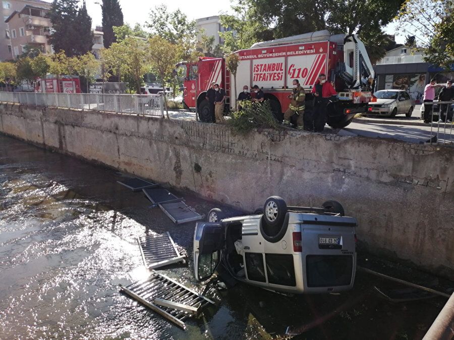 Dereye uçan araçtan burnu bile kanamadan çıktı