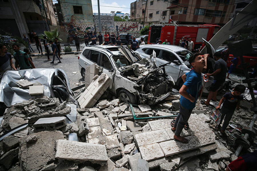 İsrail ordusunun, Gazze kentinin farklı noktalarına düzenlediği saldırılar.