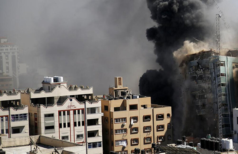 İsrail savaş uçaklarının AP, Al Jazeera gibi haber ajanslarının ofislerinin bulunduğu çok katlı binaya düzenlediği bombalı saldırı.