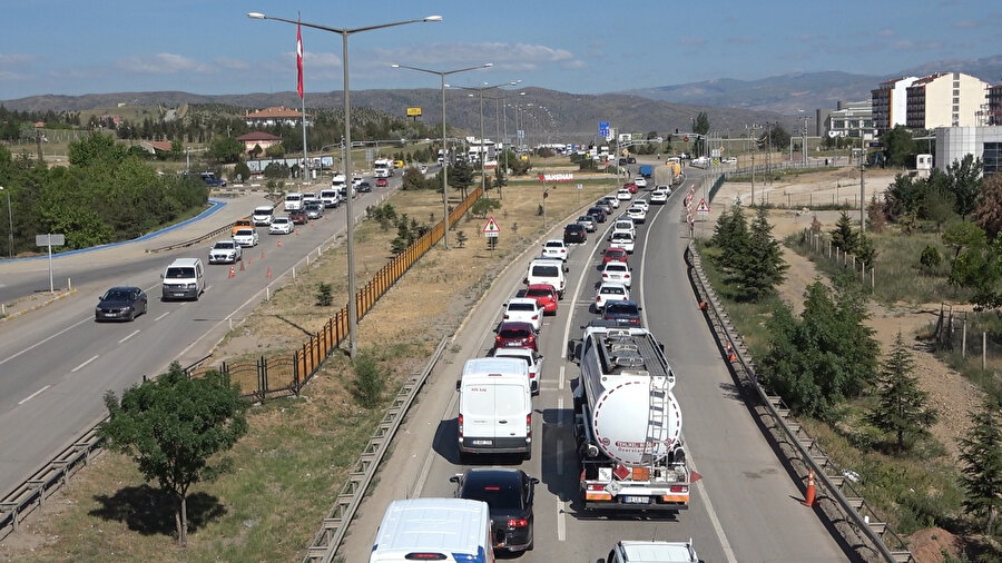 43 ilin bağlantı noktasında trafik kilit