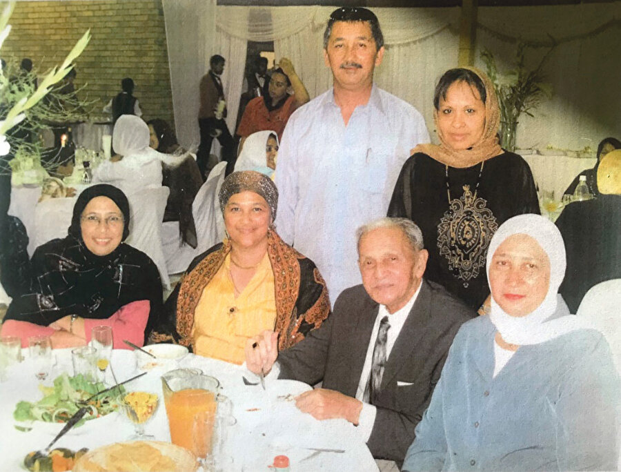  Nathri Efendi ailesiyle bir Ramazan iftarɪnda, Cape Town, 2005