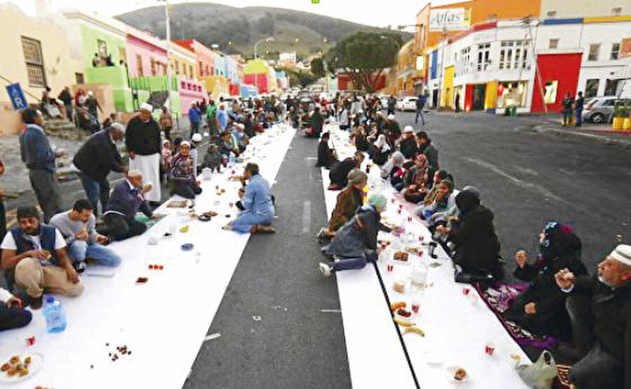 İftar vakti Bo-Kaap Müslüman mahallesi, Cape Town, 2020