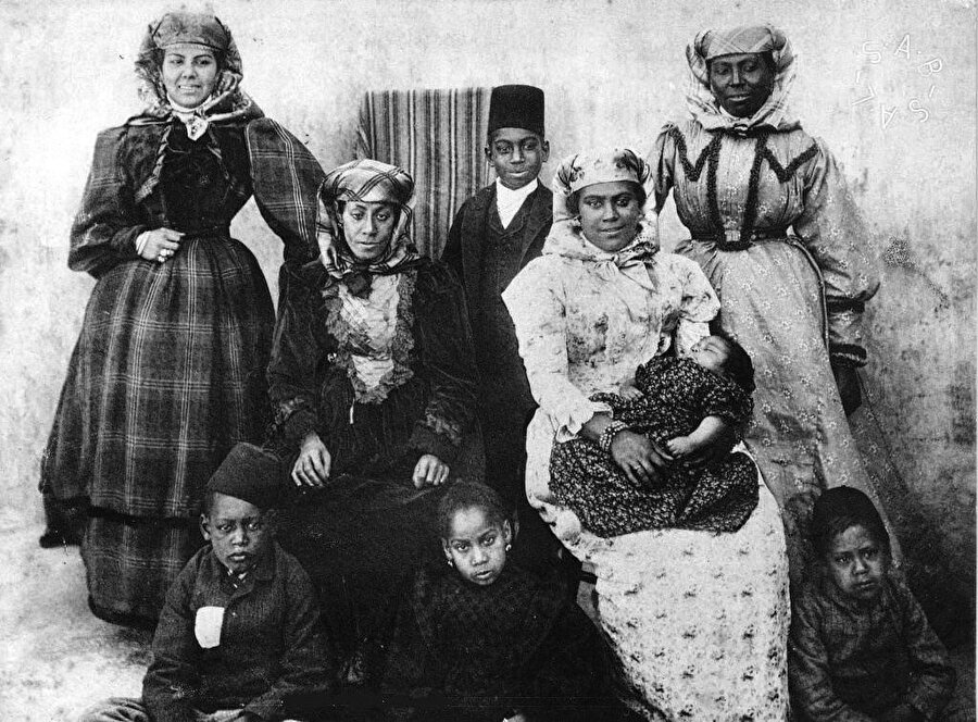 Yerli halkın dili olan Afrikaansca’yɪ öğrenerek uzun seneler Güney Afrika'da Müslüman çocukları eğiten Ebubekir Efendi, ölüm yılı 1880 tarihine kadar Sahra-altı Afrika'da eğitim tohumları ekmiş ve bilinçli yeni bir neslin oluşmasına vesile olmuştu.