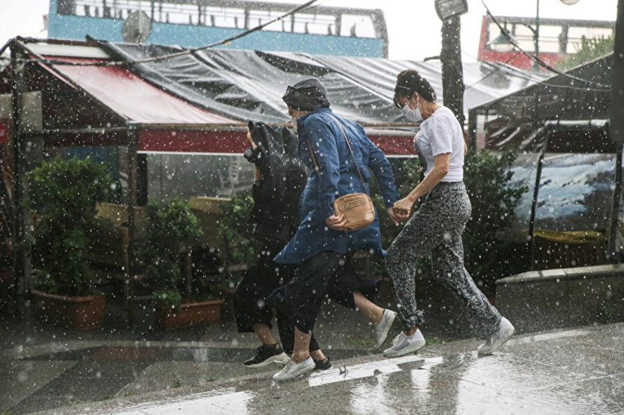 İstanbul'da gün bir anda geceye döndü