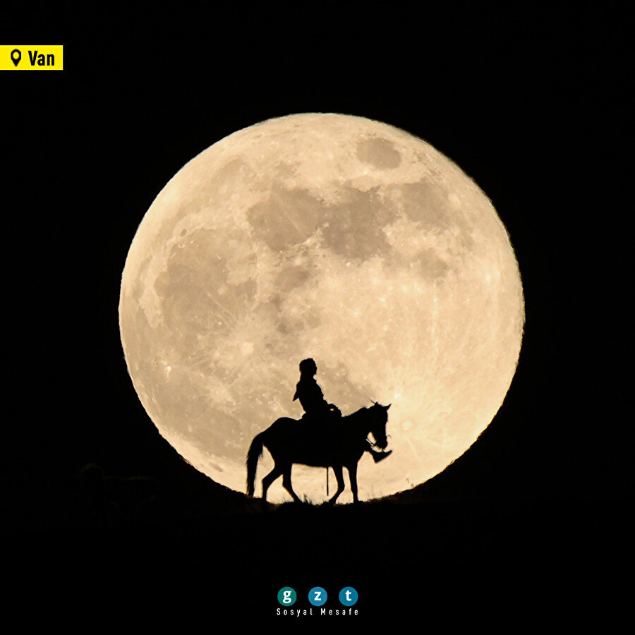 Dünya dün gece 'Süper Çiçek Kanlı Ay' tutulmasına tanıklık etti 🌓