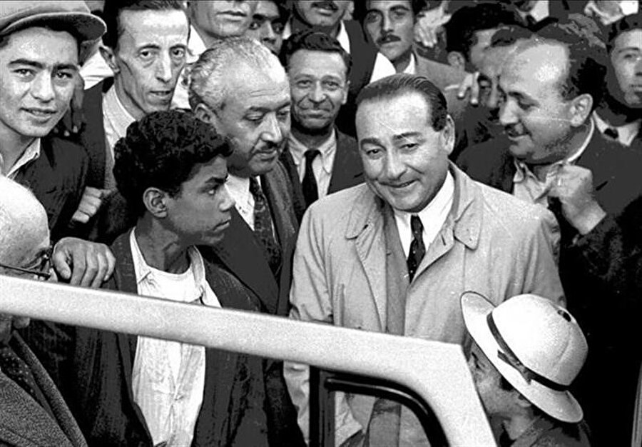 Türkiye’nin önüne çıkaranlar ne kadar milliyse İslamsız Türklük, Şeriatsız dindarlık projeleri uygulayanlar da o kadar millidir. 