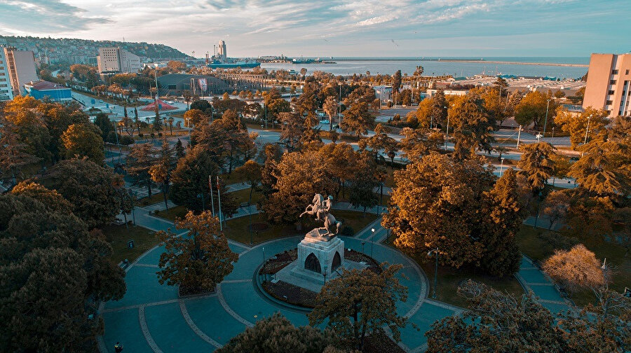 Samsun, 'Karadeniz'in Başkenti' ve 'Atatürk'ün Şehri' olarak tanıtılmaktadır.