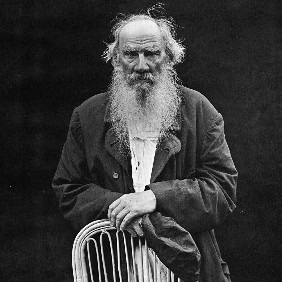 Türkiye’de kültür ortamında yerlilik ve millîlik gibi bir kavramın küçümseyici ve dışlayıcı bir bakışla karşılanması üzerinde durulması gerekli bir durumdur. Bunun karşısında yerel ve küresel olana ciddî ölçüde alan açılmaktadır. Kutuplaşma söylemini bir de bu açıdan düşünmekte fayda var.