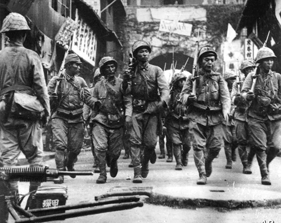  Çin, Japon işgali ve Alman etkisine karşı İtilaf devletlerinin gölgesine sığındı.