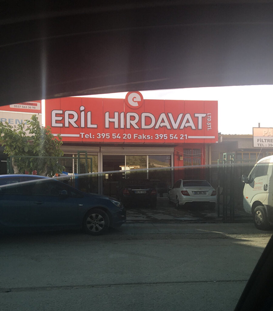 ​Eril hırdavatınız batsın!