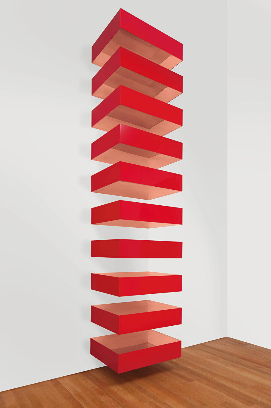 Donald Judd, “İsimsiz”-“Untitled”, 1989, 10 tane parlak kırmızı kutu.