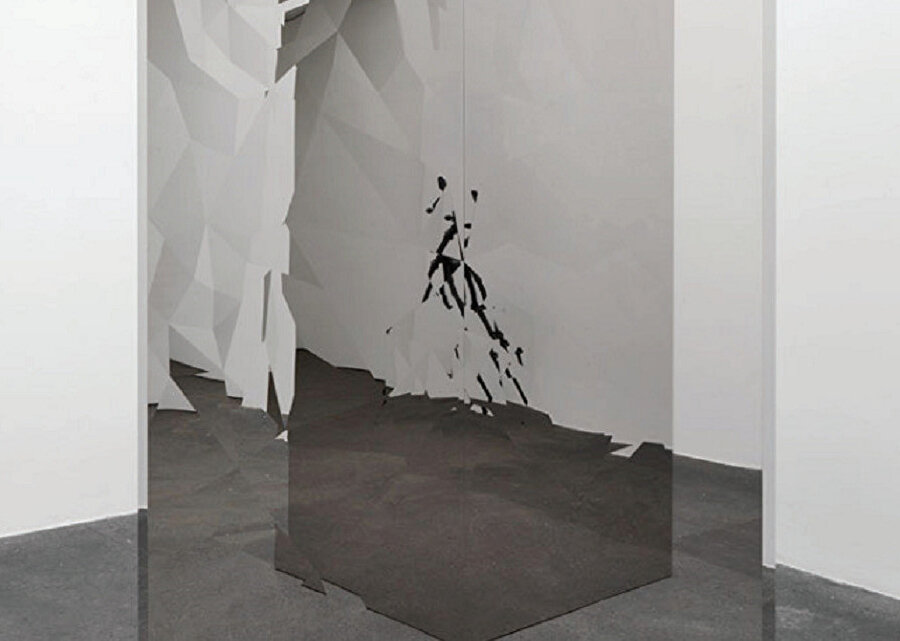 'Biz'den başka her şeye ayarlı bu rezil dünyada, her şeyin 'biz'e ayarlandığı bir iklimin kapısındayız.