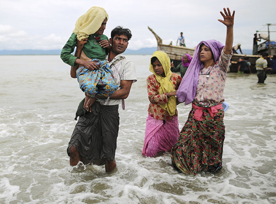 Myanmar ordusunun, 25 Ağustos 2017'de silahlı militanlarla mücadele gerekçesiyle Arakan eyaletinde sivillere yönelik düzenlediği katliamın üzerinden geçen 3 yıla rağmen Arakanlı Müslümanların çektiği acılar dinmedi.