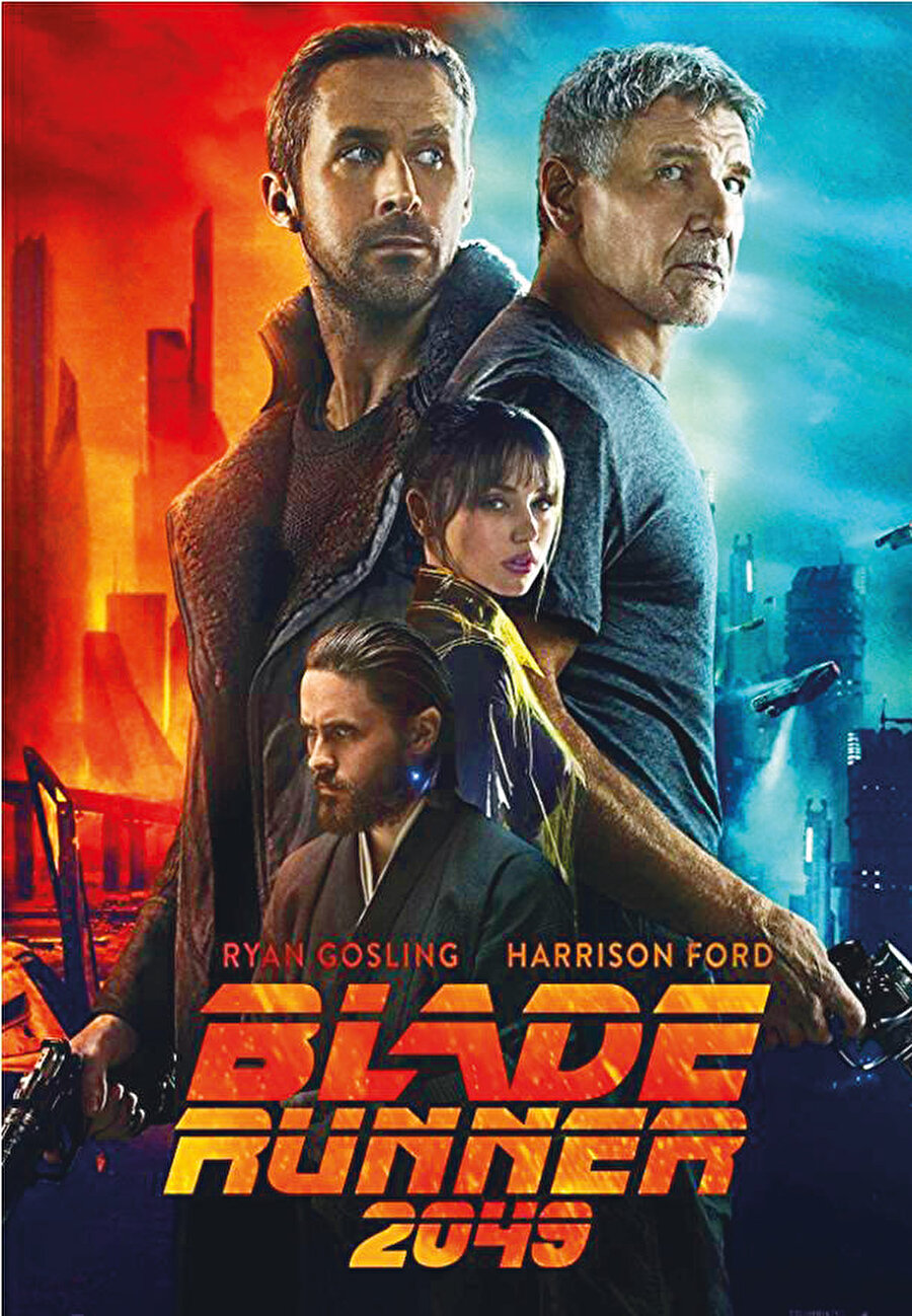 Efsane bilim-kurgu filmler arasına adını yazdırmış 1982 yapımı olan “Bıçak Sırtı” (Blade Runner) filminde ise insanlarla robotlar yine hiçbir şekilde birbirlerinden ayırt edilememektedirler 