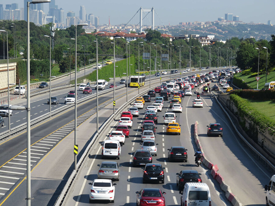 Kısıtlamasız cumartesi trafik yoğunluğuna neden oldu