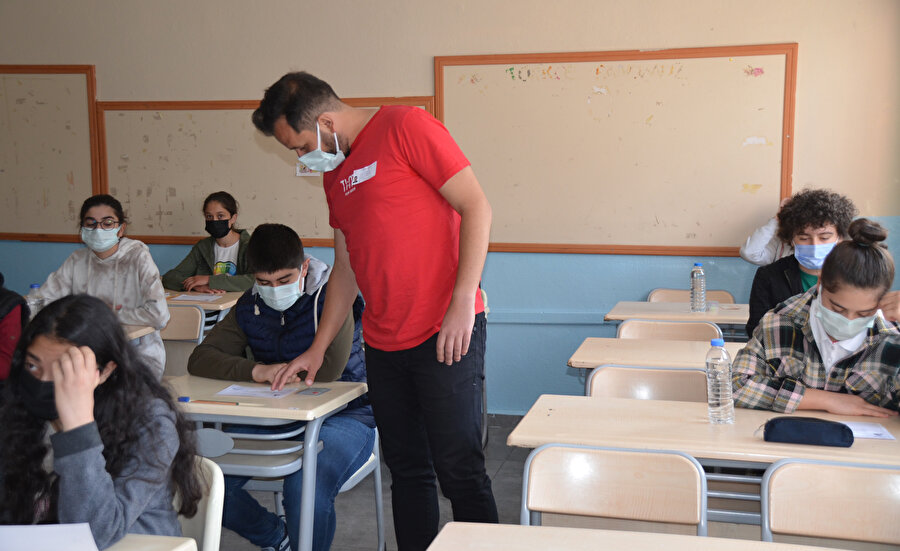 Salgın tedbirleriyle LGS maratonu başladı