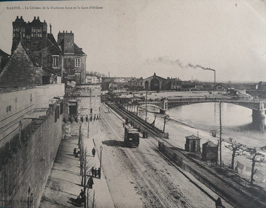 Nantes, Chateau De La Duchesse Anne kalesi ve Orleans Tren İstasyonu.