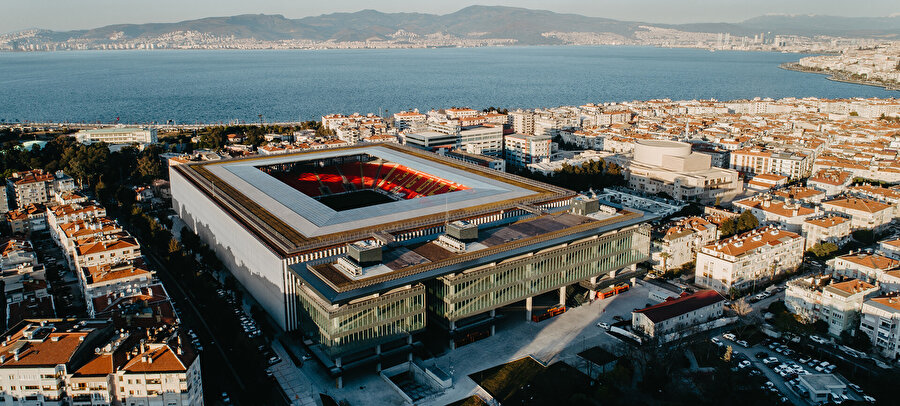 Göztepe Gürsel Aksel Stadyumu.