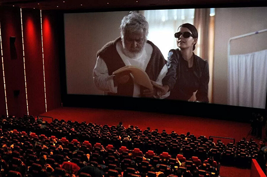 Listedeki bazı filmler büyük yapımların biraz gölgesinde kalan fakat kendi dönemlerinde, kendi yönetmenleri ve türleri özelinde iyi sayılabilecek, kıymetli kabul edilebilecek eserler. 