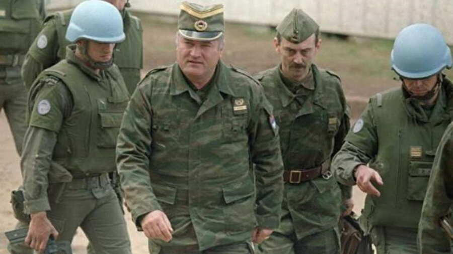 Mladic, Bosna Savaşı sırasında 10 binlerce Bosnalı Müslüman'ın katledilmesinde baş rolü oynadı. Katliamları nedeniyle "Bosna Kasabı" olarak tanındı. 