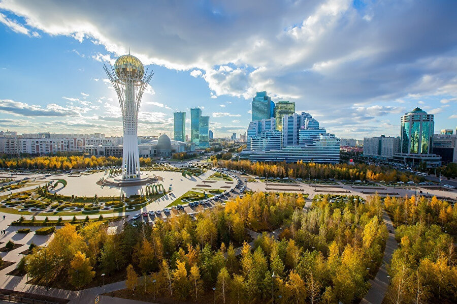 Nur-Sultan ya da eski adıyla Astana, Kazakistan'ın başkenti ve ikinci büyük şehridir.