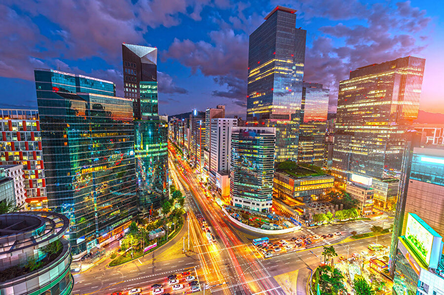 Seul, Güney Kore'nin başkenti ve en büyük şehridir. 