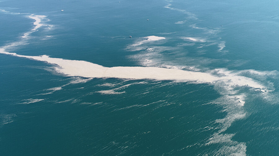 Küçükçekmece açıklarında 'müsilaj' adası: Sahile yaklaşıyor