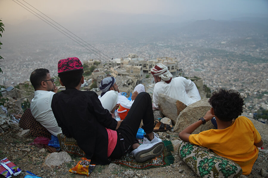 Taiz halkı Sabır Dağı'nı bir dinlenme ve sukûnet alanı olarak görüyor. 